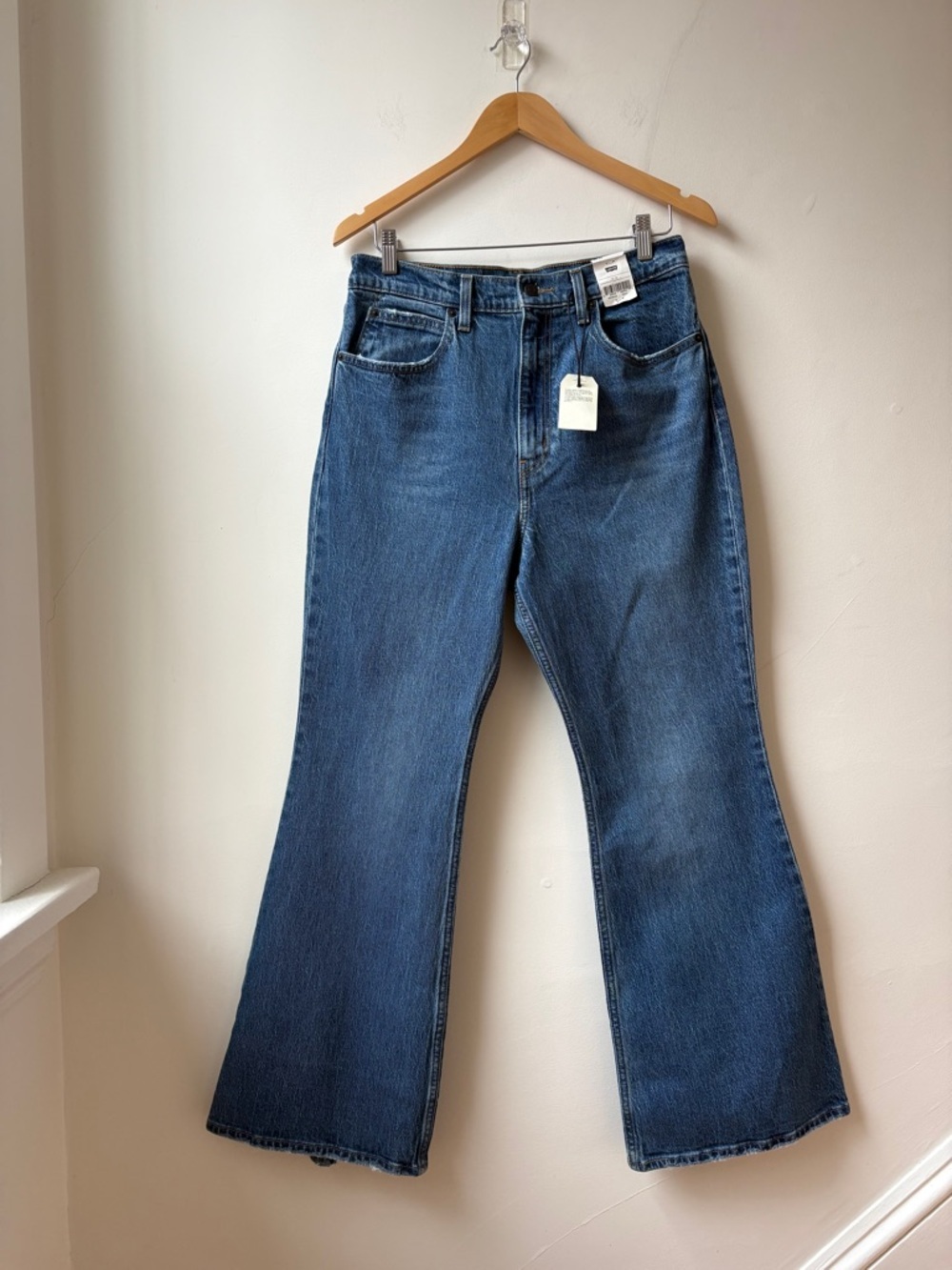 NWT Levi's 70s High Flare Jean - Picture 3 of 15